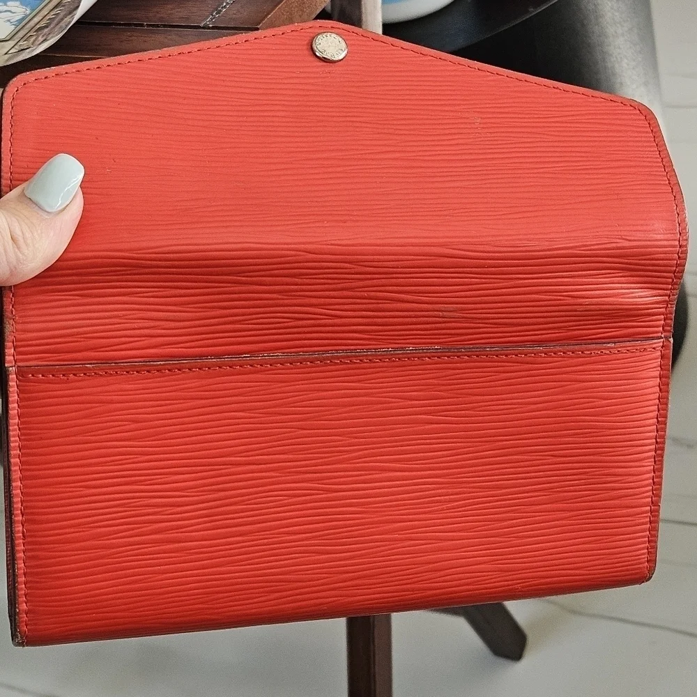Authentic Louis Vuitton Red Sarah Epi Leather Women's Clutch